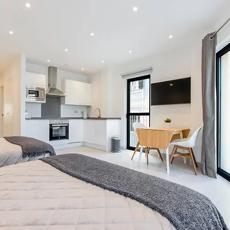 The Centre - Modern Family With Rooftop Pool & Terrace - Children For Free
