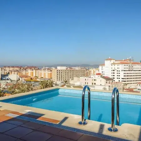 Apartment The Centre - Modern Family With Rooftop Pool & Terrace - Children For Free