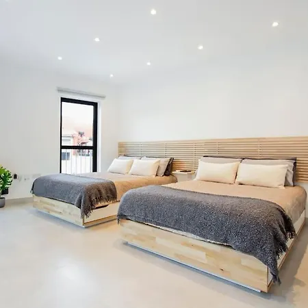 Apartment The Centre - Modern Family With Rooftop Pool & Terrace - Children For Free *