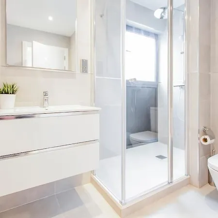Apartment The Centre - Modern Family With Rooftop Pool & Terrace - Children For Free *