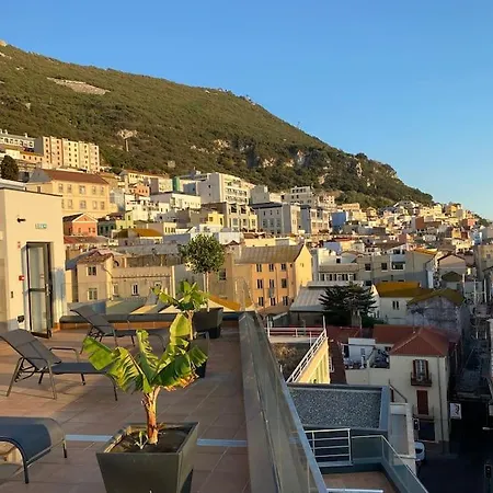 The Centre - Modern Family With Rooftop Pool & Terrace - Children For Free Apartment