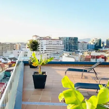 The Centre - Modern Family With Rooftop Pool & Terrace - Children For Free Apartment *